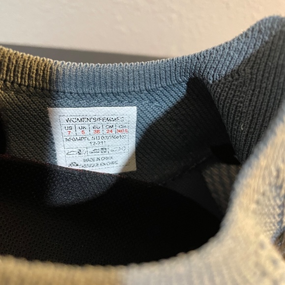 NORTH FACE Women's Vectiv Hypnum athletic sneaker US 7 Goblin Blue / Rose Dawn - Picture 7 of 8